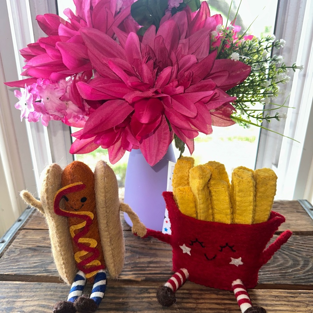 Hot Dog French Fries Holding Hands NWT Patriotic/ Summer/ Bbq Decor - Picture 1 of 6